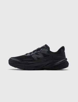 NEW BALANCE 990 SNEAKERS